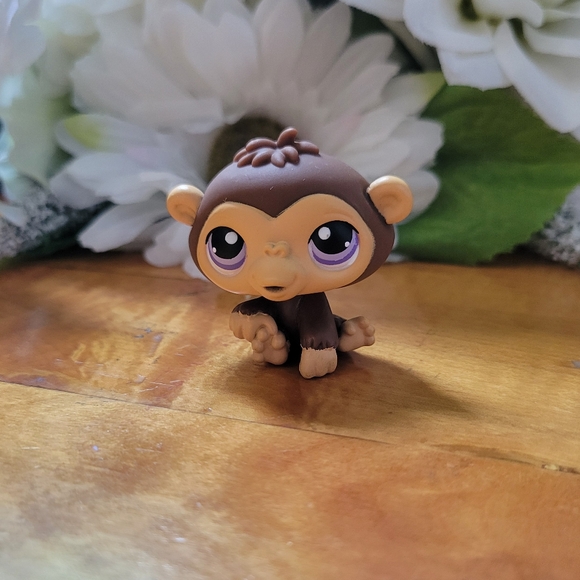 Littlest Pet Shop LPS #359 Chimpanzee Monkey Brown Cream Purple Eyes 2006 - Picture 2 of 12